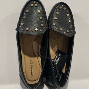 NWT London Fog Black Wide Width Masia with Goldtone Studs in the front. Size 11W